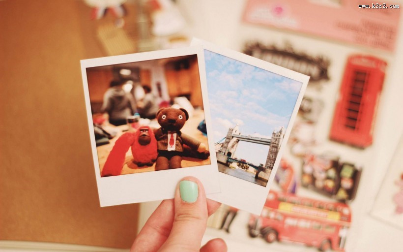 举着东西的手指图片