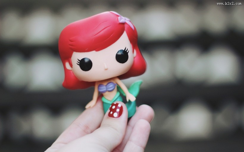 举着东西的手指图片