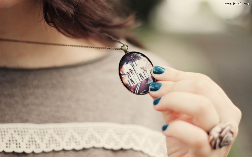 唯美涂指甲油的手图片