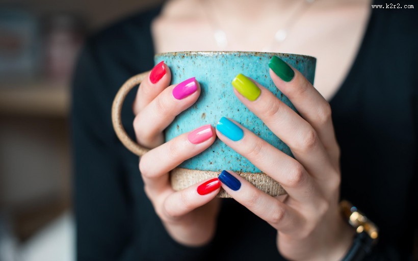 唯美涂指甲油的手图片