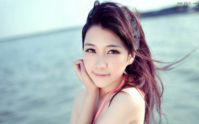 美丽的海边姑娘图片