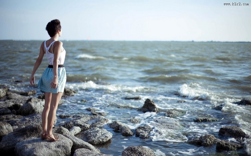 美丽的海边姑娘图片