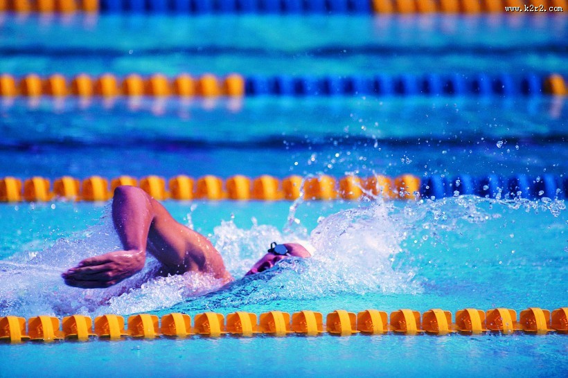 高清游泳人物图片