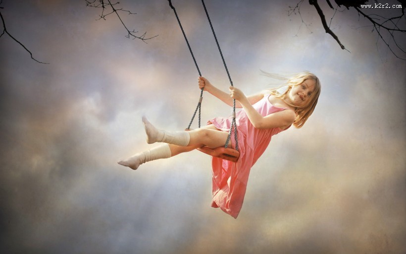 荡秋千的少女图片大全