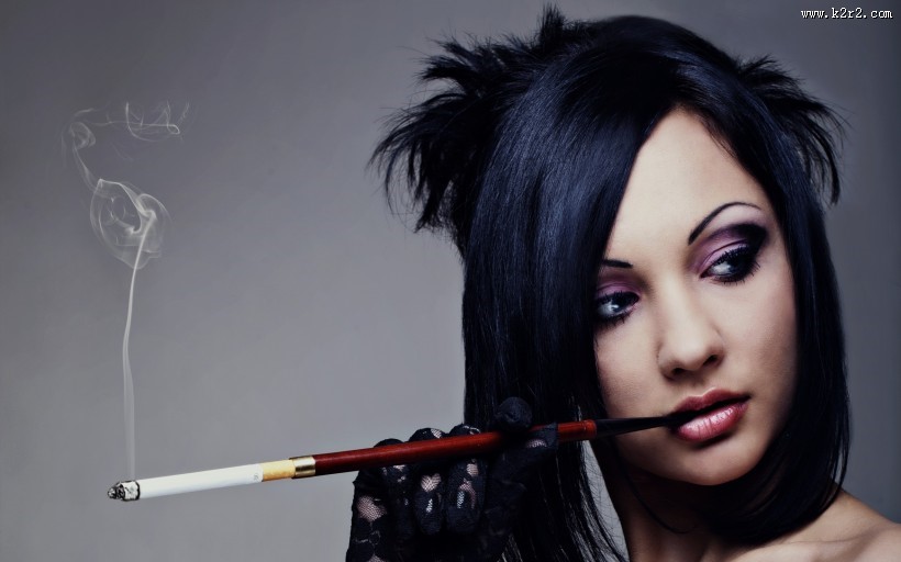 吸烟的人物造型图片