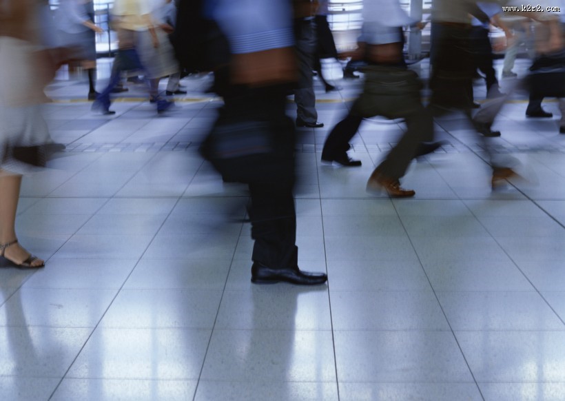 人物走路腿部特写图片