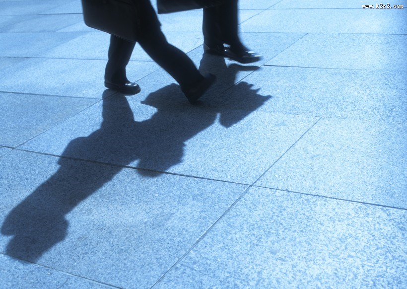 人物走路腿部特写图片