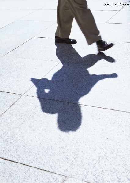 人物走路腿部特写图片