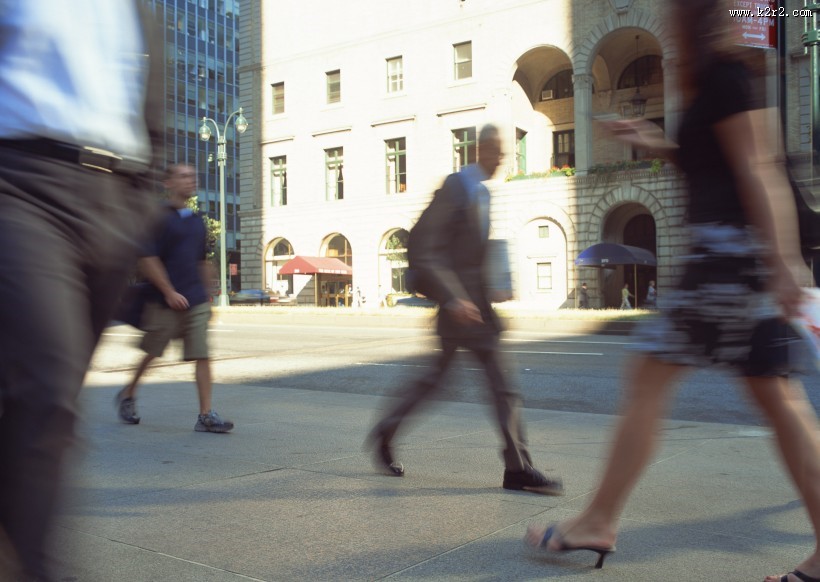 川流不息的街头图片