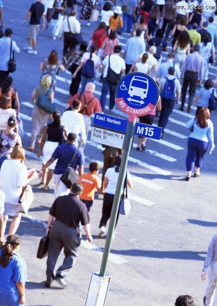 川流不息的街头图片