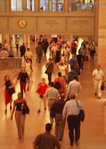 川流不息的街头图片