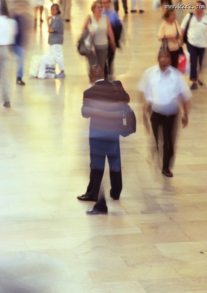 川流不息的街头图片