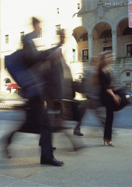 川流不息的街头图片