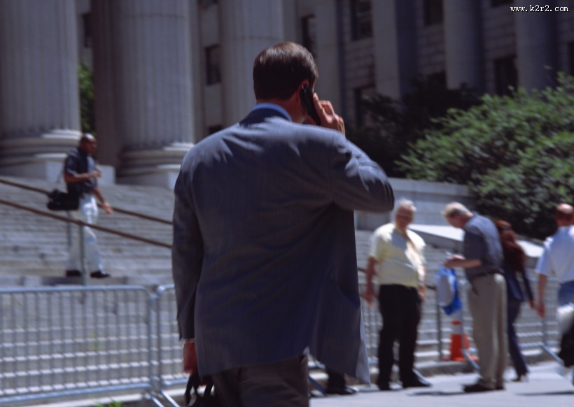 人物行走背影图片