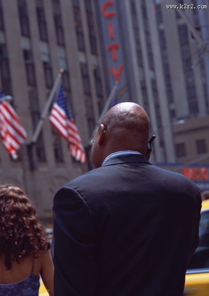 人物行走背影图片