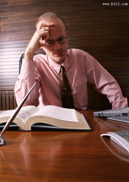 工作男性劳累、疲惫图片