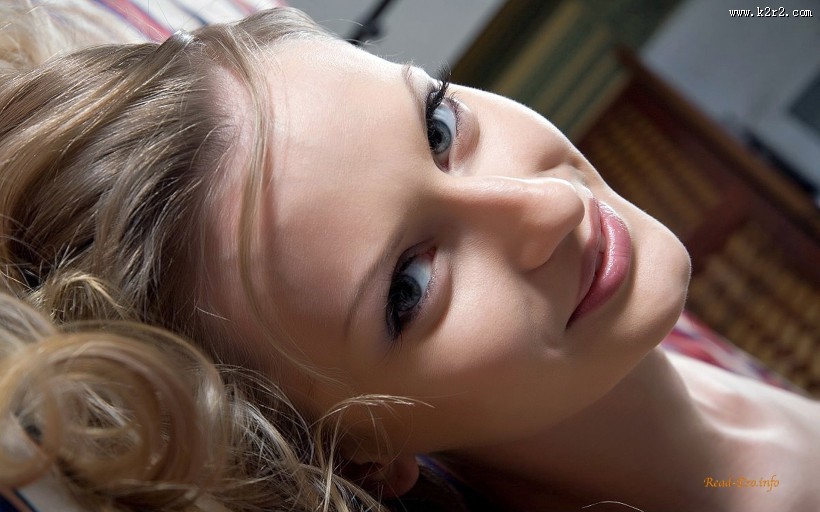 微笑面对生活的女孩图片