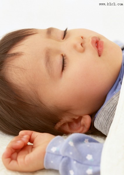 熟睡的宝宝图片