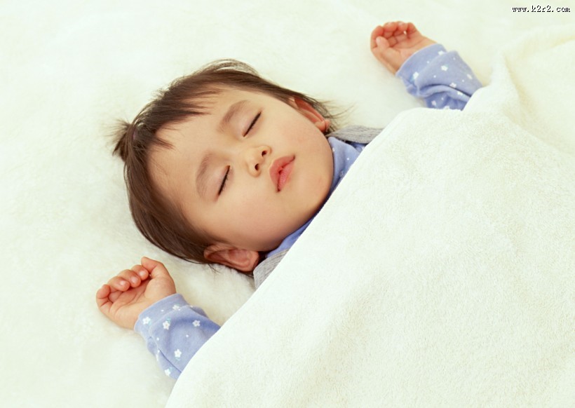 熟睡的宝宝图片