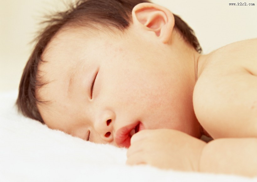 熟睡的宝宝图片