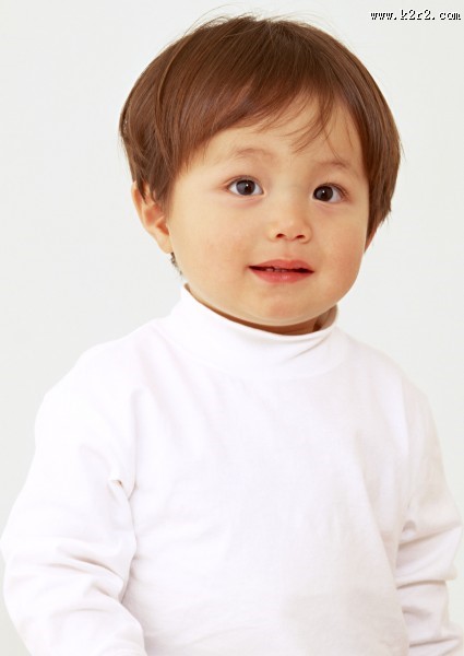 哭泣的宝宝图片