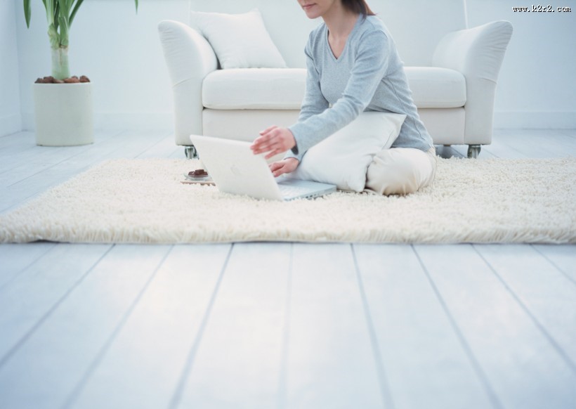 女性室内休闲图片