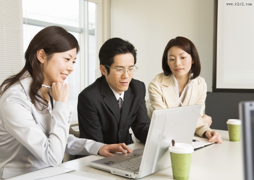 办公室里的微笑图片