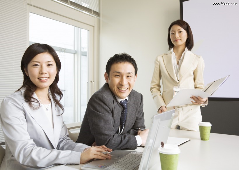 办公室里的微笑图片