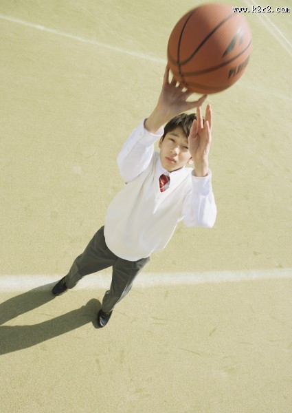 学校篮球课图片