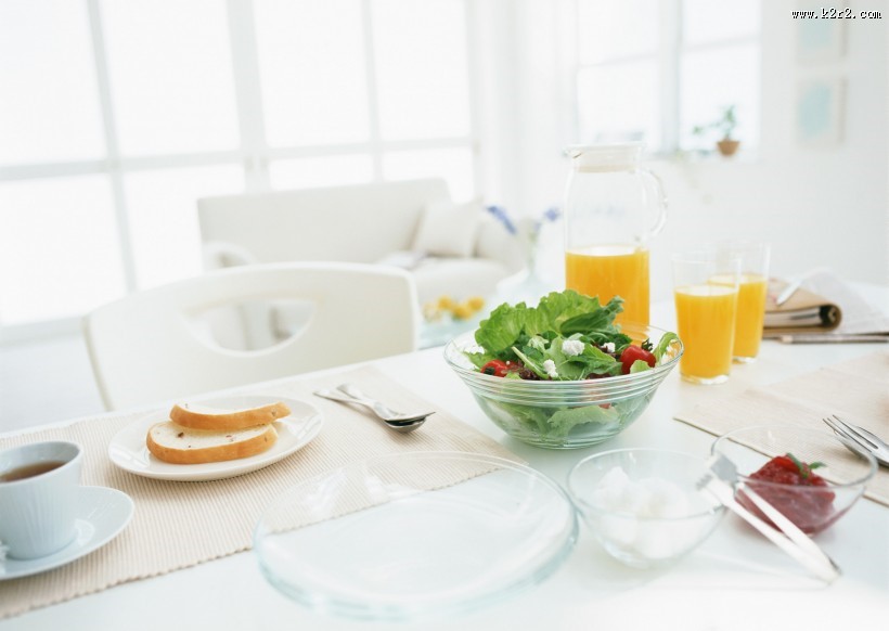 女性和早餐图片