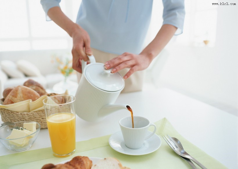 女性和早餐图片