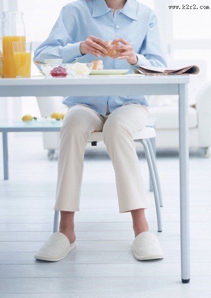 女性和早餐图片