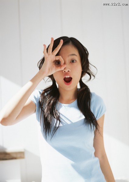 活泼女生搞怪表情图片