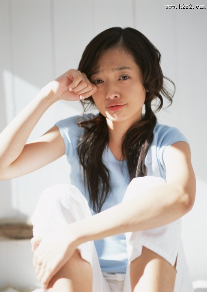 活泼女生搞怪表情图片