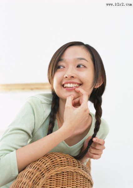 活泼女生搞怪表情图片