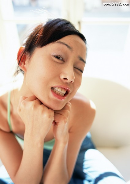 活泼女生搞怪表情图片