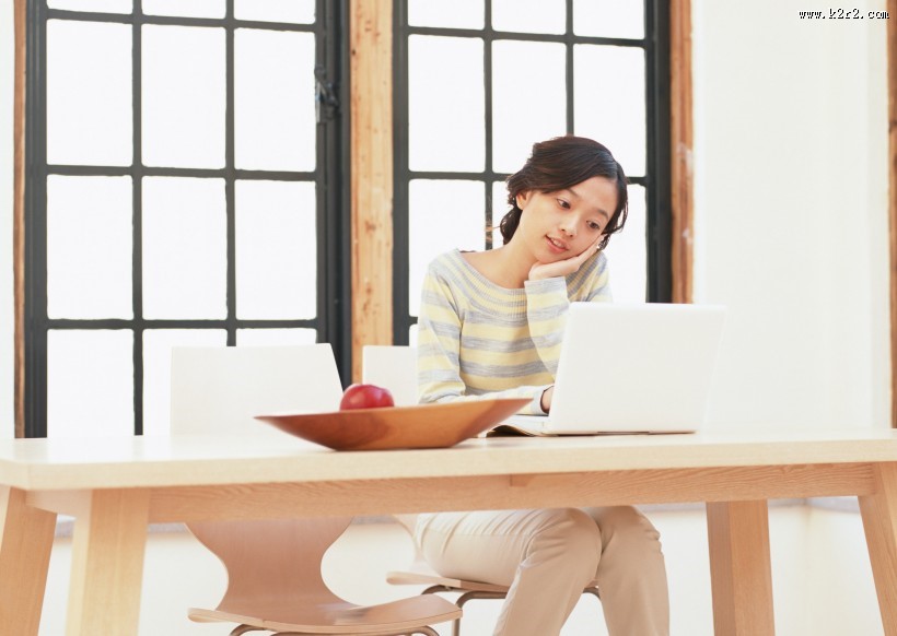 女性上网图片