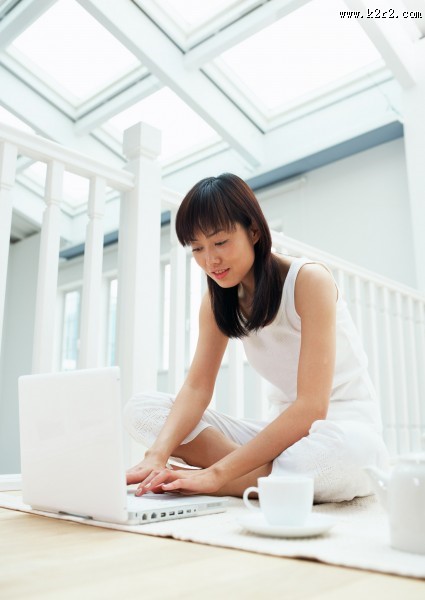 女性上网图片