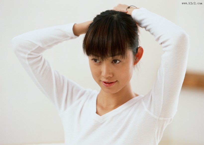 女性清晨梳妆图片