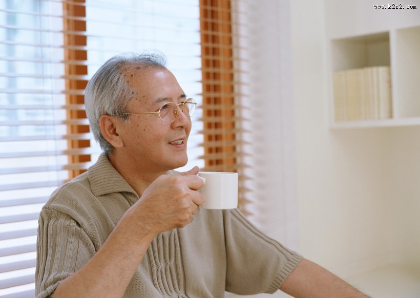 老年人读书看报图片大全