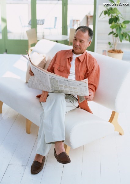 老年人读书看报图片大全