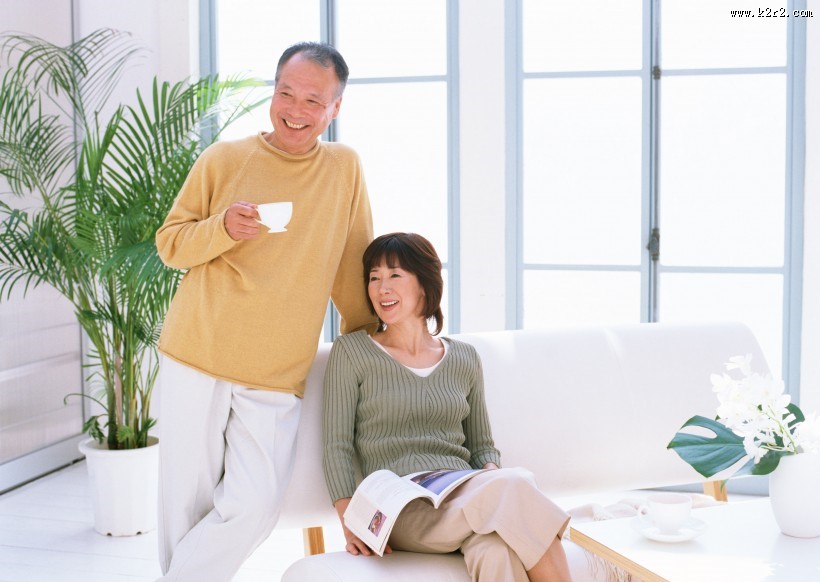 老年恩爱夫妻休闲图片