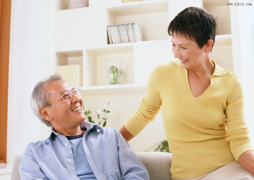 老年恩爱夫妻休闲图片