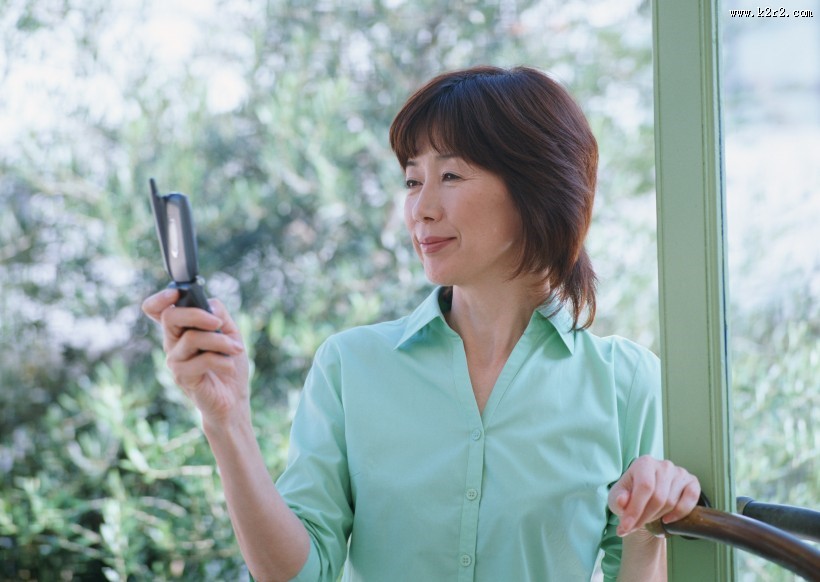 老年人室内打电话图片大全