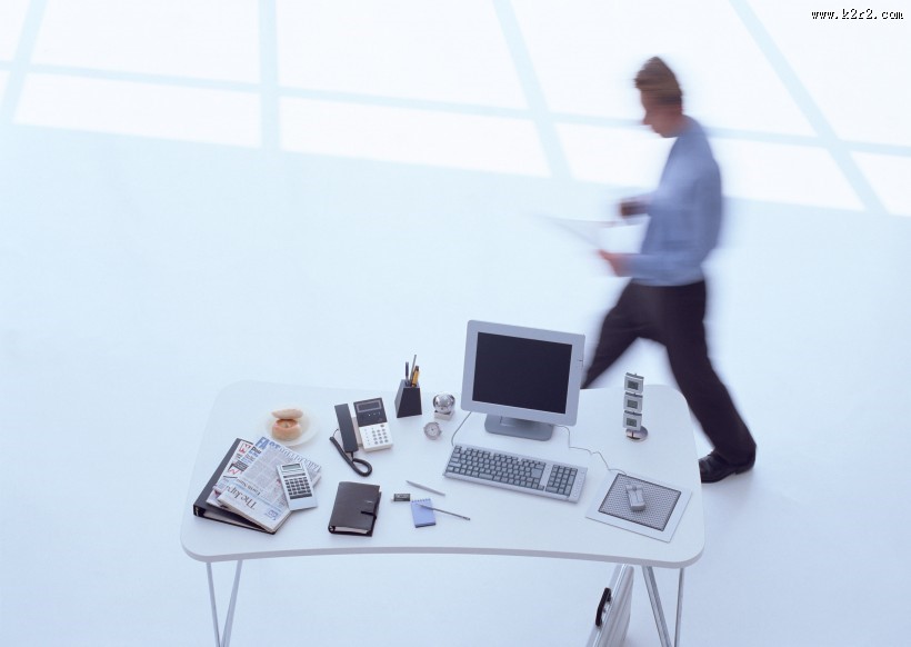 男性办公室工作图片