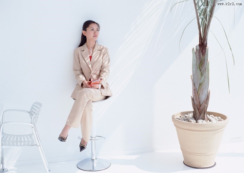 女性办公室工作图片