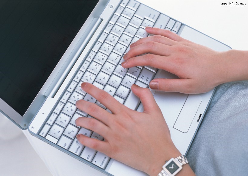 手和电脑键盘图片