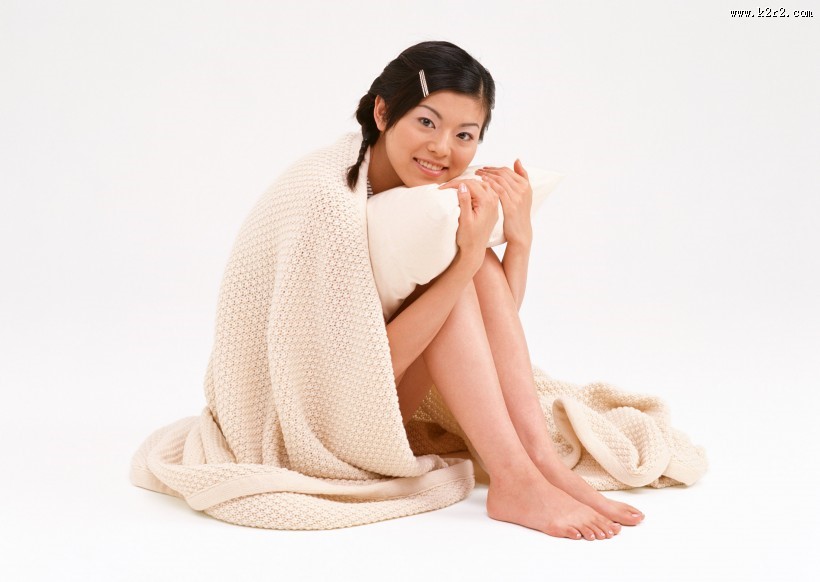 坐着的女性图片大全