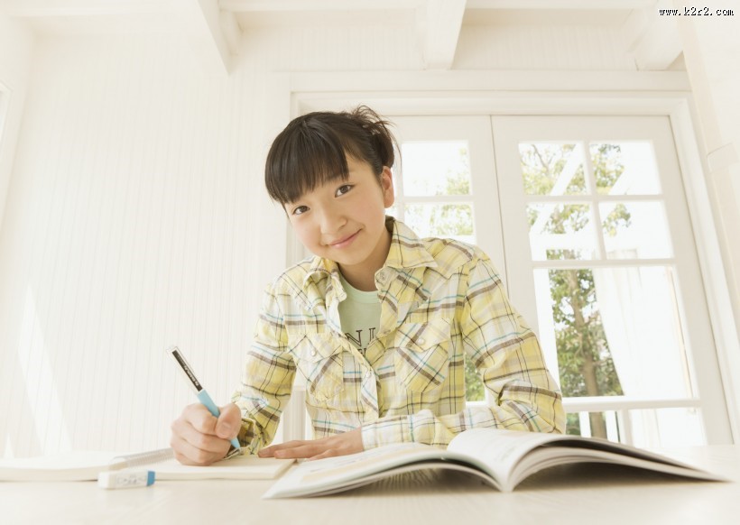 青少年学习上网图片