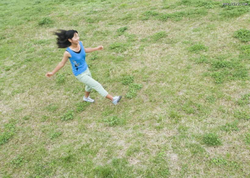 青少年外出郊游图片